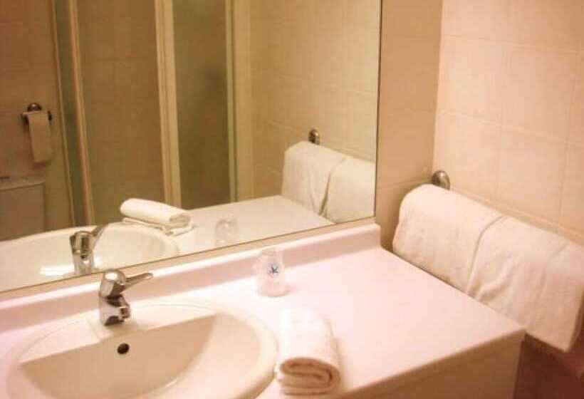 Номер Стандарт, The Originals Boutique, Hôtel Cassitel, Cassis