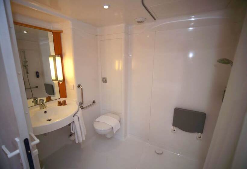 Номер Стандарт, Ibis Nemours