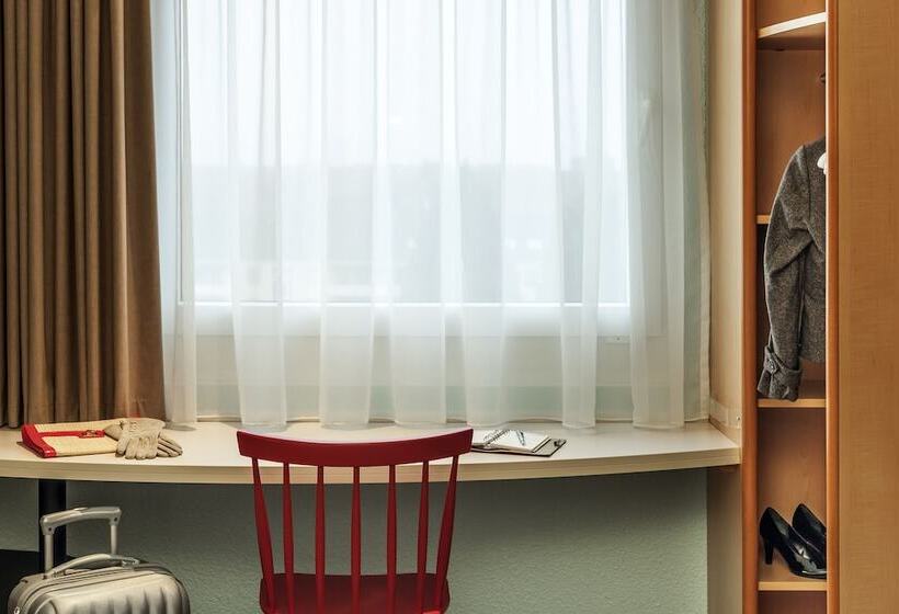 Номер Стандарт, Ibis Nemours