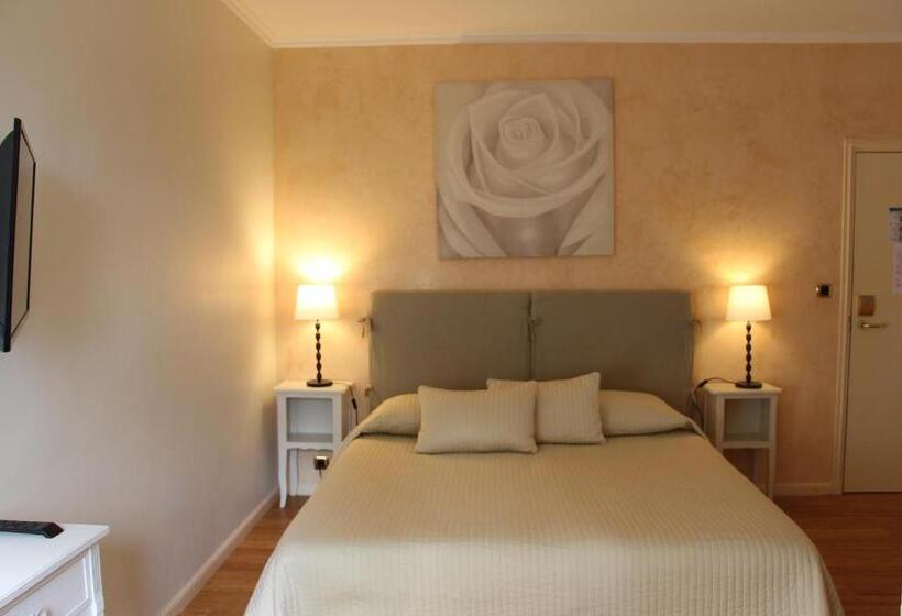 Номер Стандарт, La Petite Auberge