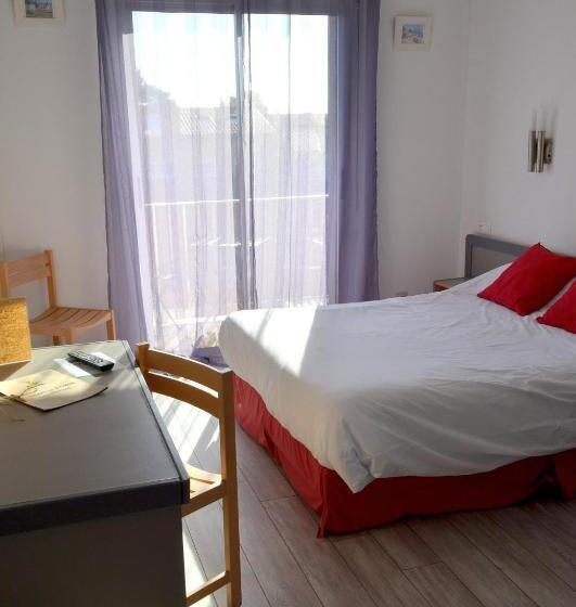 Номер Комфорт, Hôtel Les Mimosas