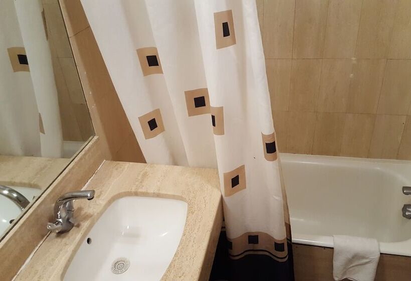 スタンダードルーム, Hôtel Média