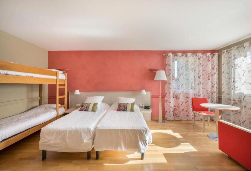 Четырехместный Номер Стандарт, Hôtel Newport