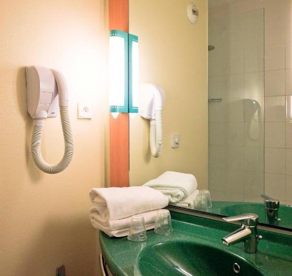 Номер Стандарт, Ibis Lyon Est Bron