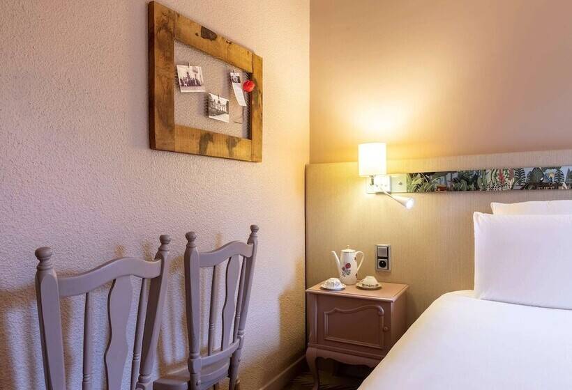 Номер Классика Двуспальная Кровать, Demeures De Campagne Parc Du Coudray – Mercure