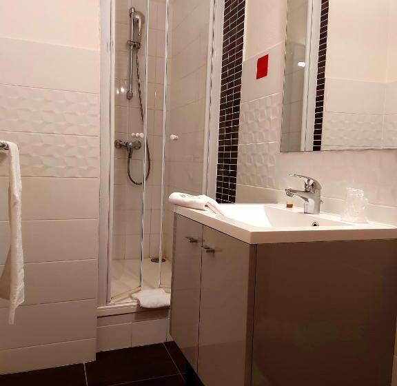 Quarto Familiar, Mondial