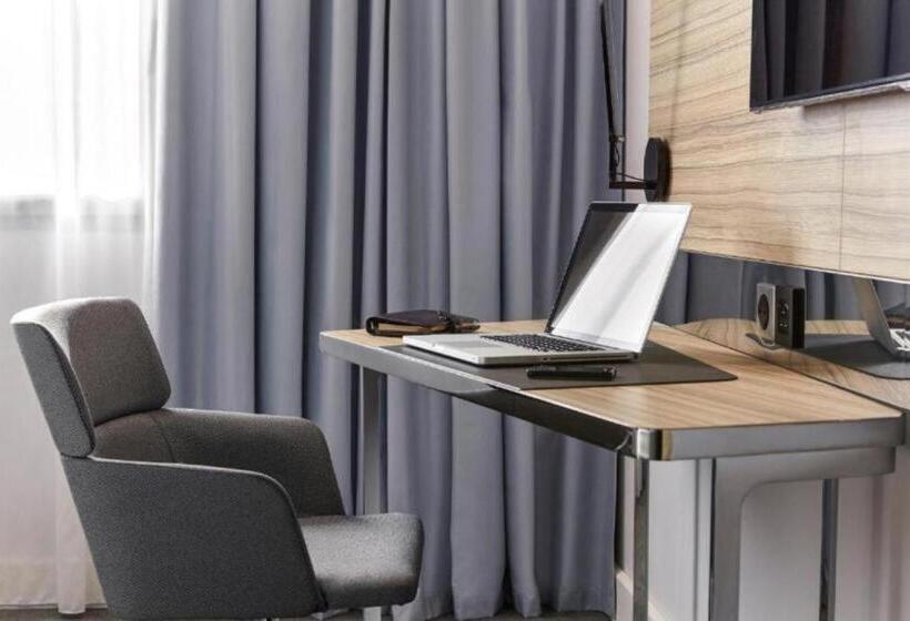 Номер Классика Двуспальная Кровать, Novotel Valence Sud