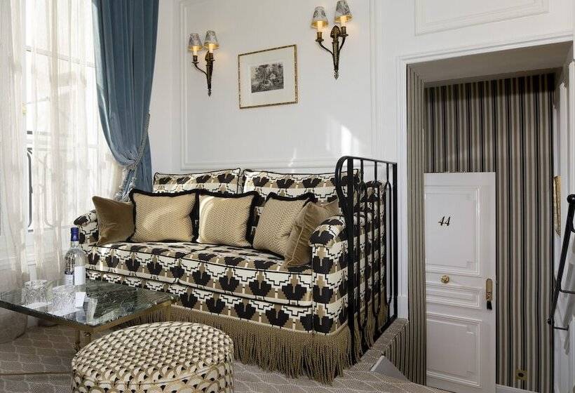 سوییت جونیور لوکس, Relais Christine