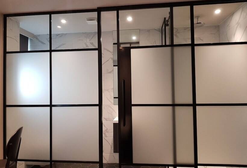 スタンダードルーム, Euston Square
