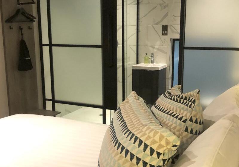 Номер Стандарт, Euston Square