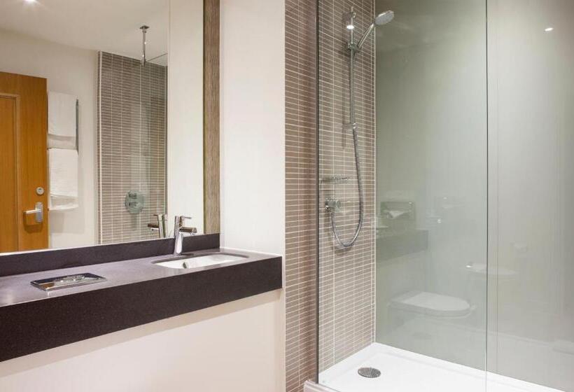 اتاق استاندارد سه نفره, Holiday Inn Ashford Central, An Ihg