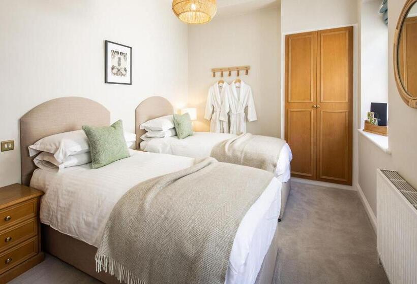 اتاق استاندارد, The Moorings Hotel & Restaurant