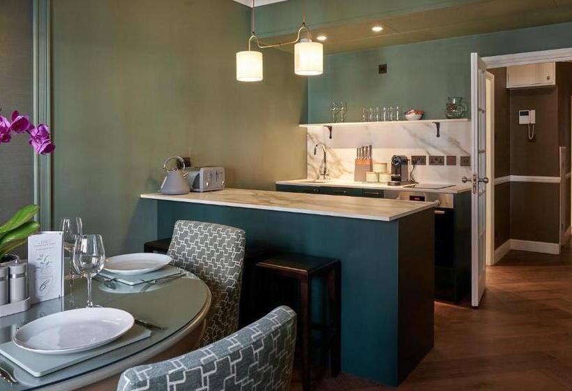Апартаменты 2 Спальни, The Capital Hotel, Apartments & Townhouse