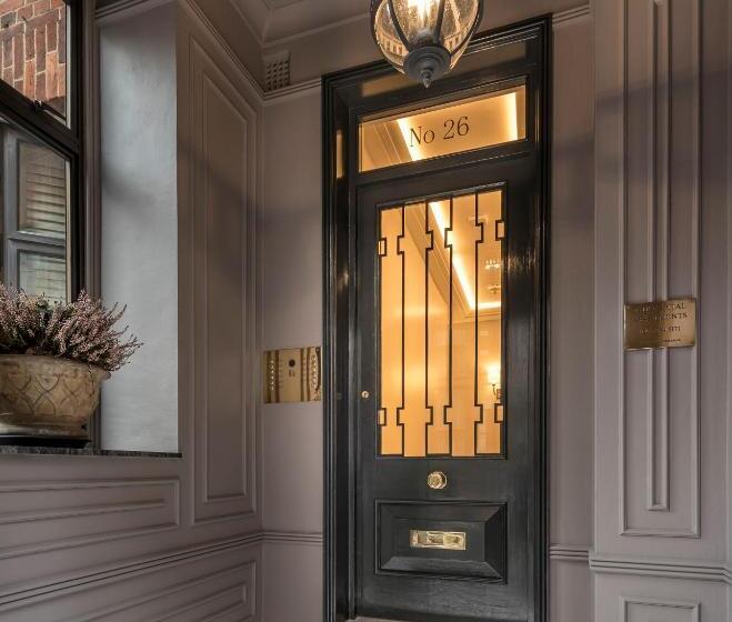 Студия Стандарт, The Capital Hotel, Apartments & Townhouse