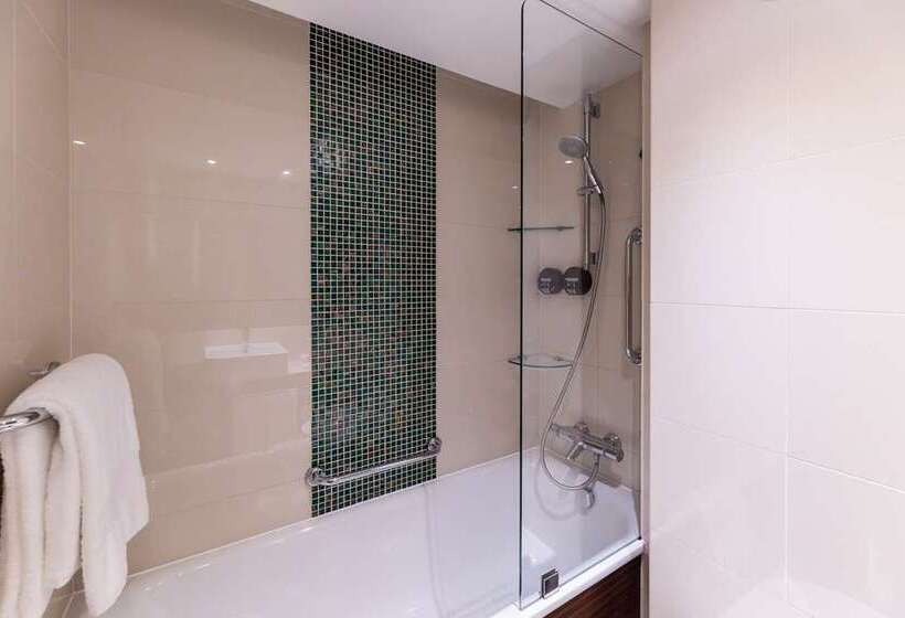 Номер Superior, 100 Queen S Gate Hotel London, Curio Collection By Hilton