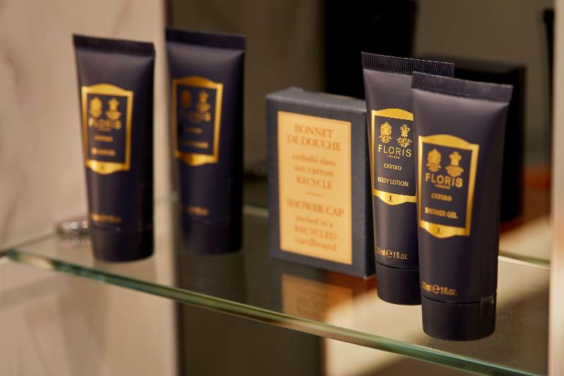 Номер Deluxe Кровать Кинг, 100 Queen S Gate Hotel London, Curio Collection By Hilton