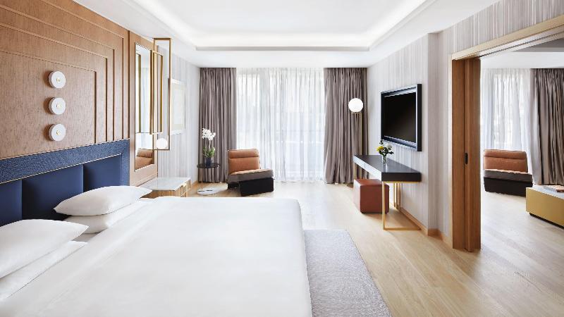 Люкс, Grand Hyatt Athens