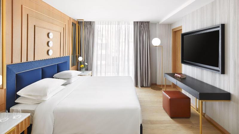 Люкс, Grand Hyatt Athens