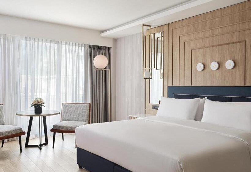 سوئیت جونیور با استخر, Grand Hyatt Athens