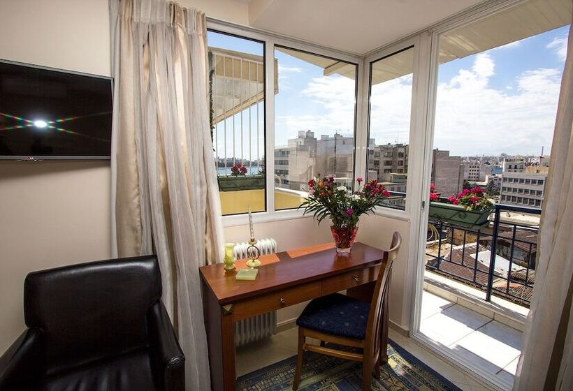 Номер Executive, Triton Hotel Piraeus