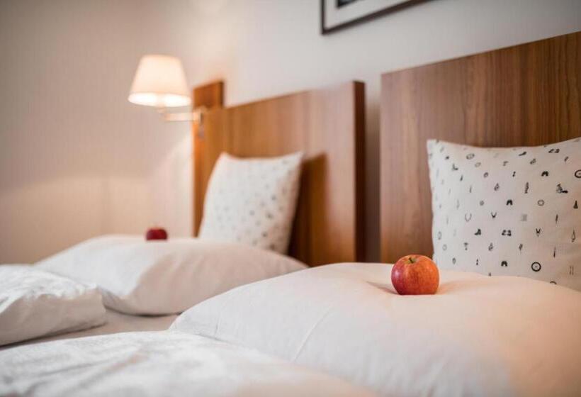 Классический Номер, Krone Eat Drink Stay