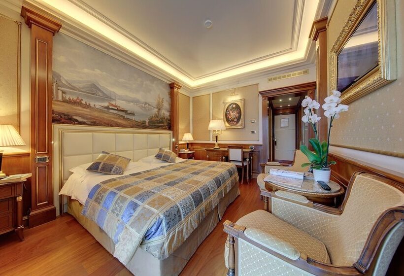 Номер Стандарт Вид на Бассейн, Splendid