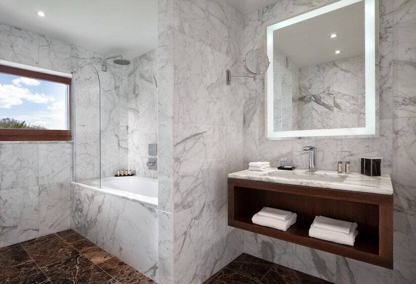 Люкс Повышенной Комфортности, Renaissance Tuscany Il Ciocco Resort & Spa