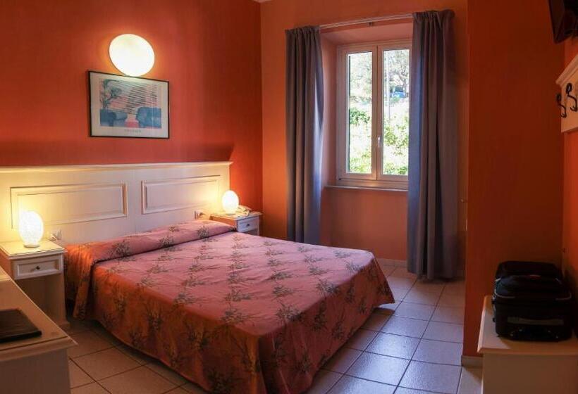 Quarto Triplo Estandar, Villa Ombrosa