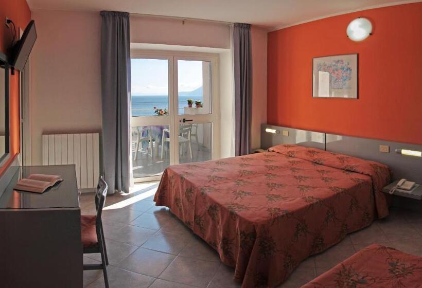 Quarto Estandar Vista Mar com Sacada, Villa Ombrosa