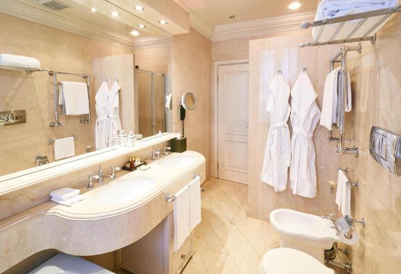 سوییت جونیور, De La Ville Monza   Small Luxury Hotels Of The World