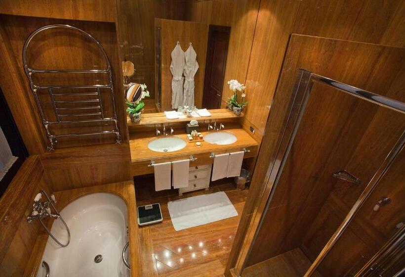 سوییت جونیور, De La Ville Monza   Small Luxury Hotels Of The World