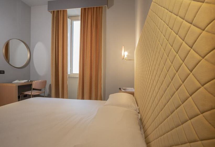 Standard Room, Milani