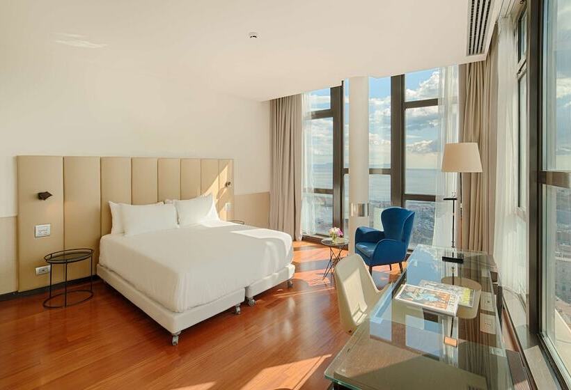 Habitación Premium Vista al Mar., NH Napoli Panorama