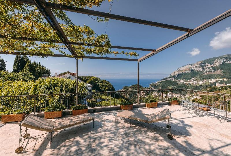 سوییت با چشم‌انداز دریا, Villa Maria
