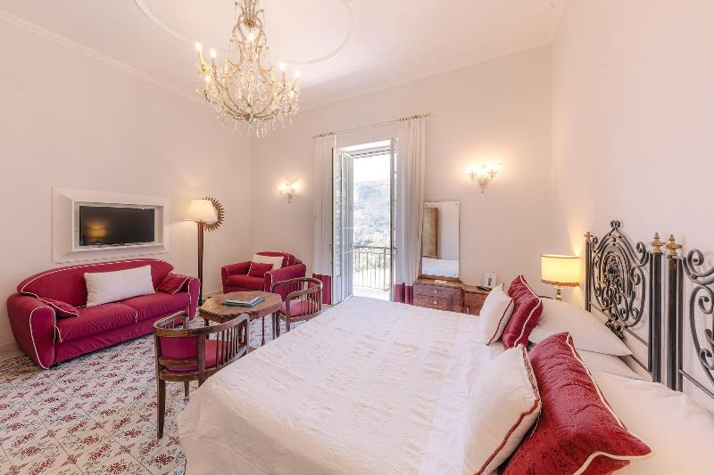 اتاق لوکس با چشم‌انداز دریا, Villa Maria