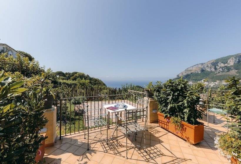 اتاق لوکس با چشم‌انداز دریا, Villa Maria