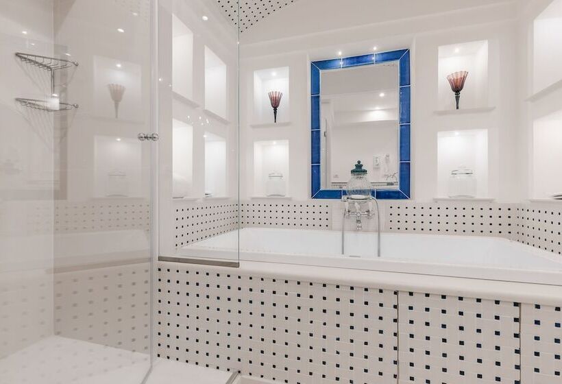 سوئیت جونیور با چشم‌انداز باغ, Villa Maria