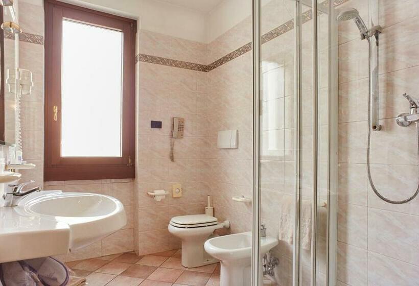 Номер Стандарт Трехместный, Villa Quaranta Tommasi Wine Hotel & Spa