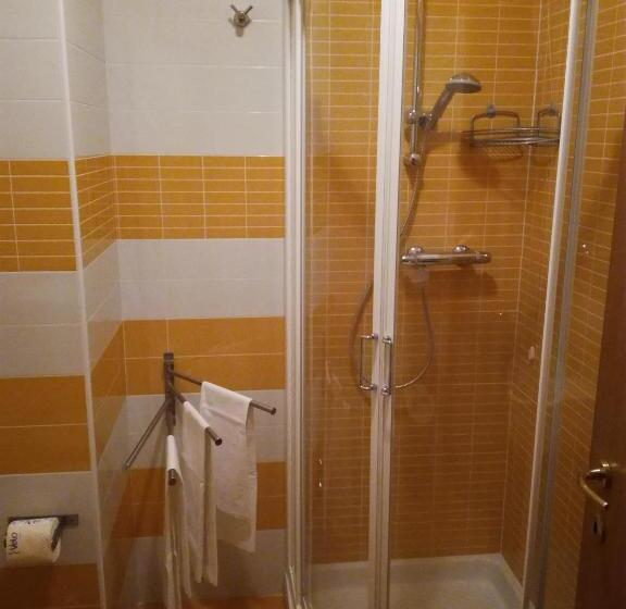 غرفة قياسية مزوَّدة بشُرفة, Albergo Girasole Frontemare