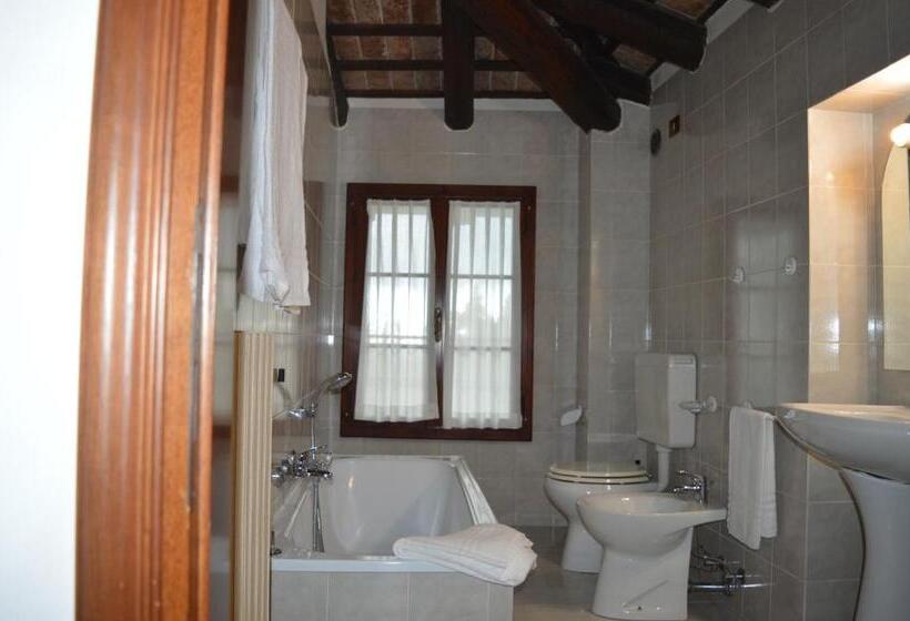 اتاق استاندارد, Foresteria Castello Formentini