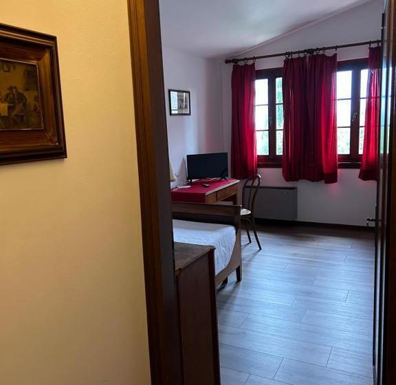 اتاق استاندارد یک نفره, Foresteria Castello Formentini