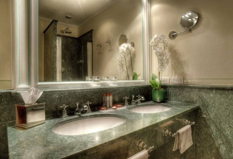 سوئیت جونیور دلوکس با چشم‌انداز, Grand Hotel Majestic