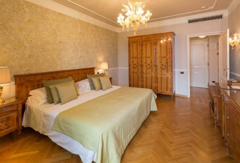 Номер Стандарт Вид на Море, Imperiale Palace