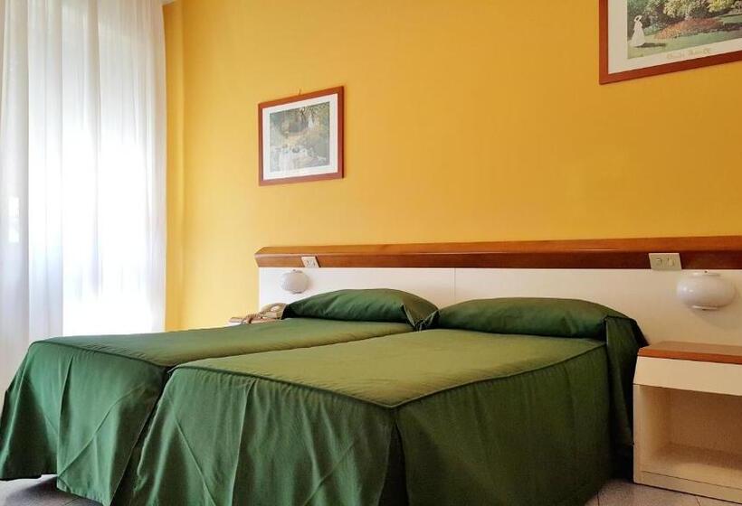 Quarto Estandar Vista Lago, Italie Et Suisse