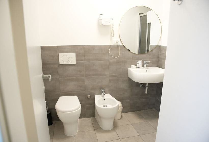 اتاق استاندارد سه نفره, Montevecchio