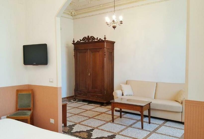 اتاق استاندارد سه نفره, Roma E Rocca Cavour