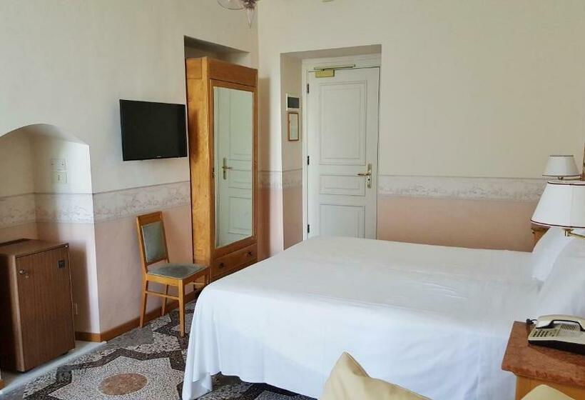 اتاق عادی, Roma E Rocca Cavour