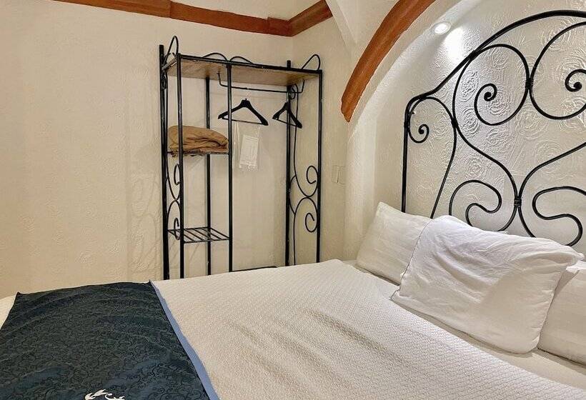 Junior Suite, Frances