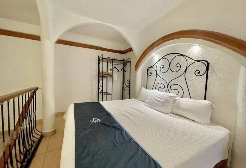 Junior Suite, Frances