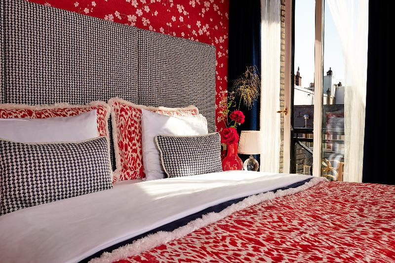 Deluxe Room, Estherea